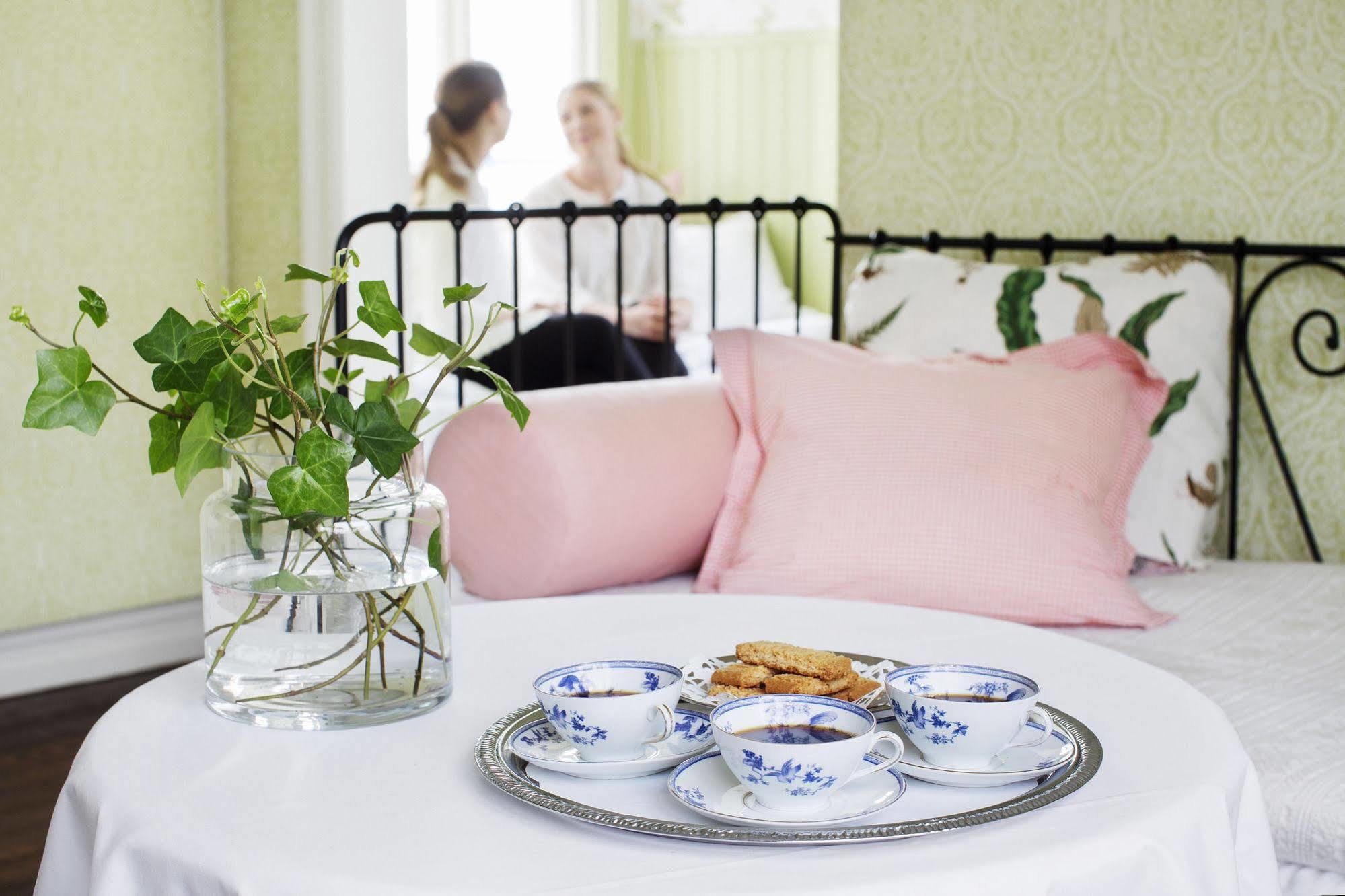 Strandvillan Hotell Och Bed & Breakfast Lysekil Exterior photo