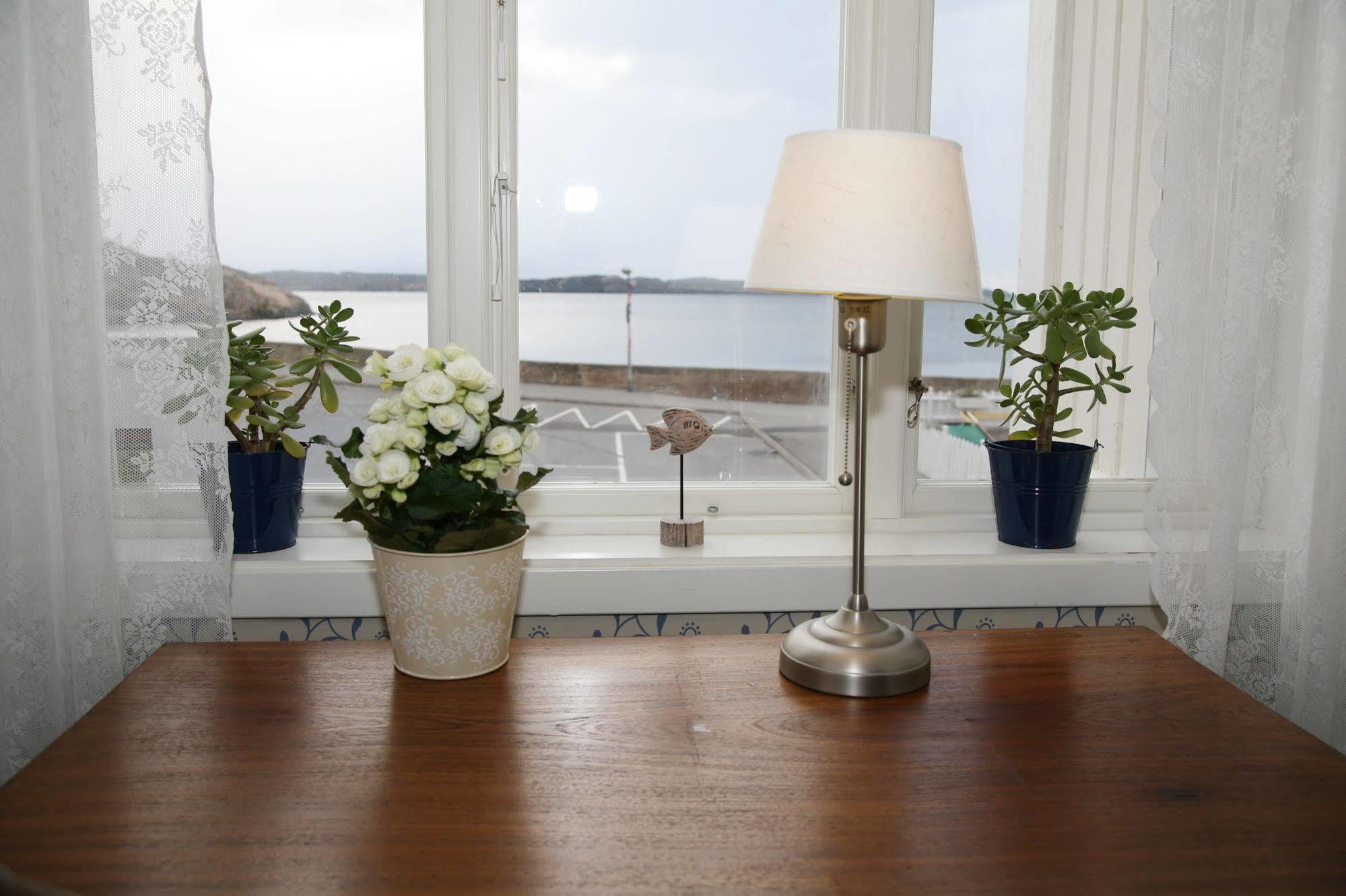 Strandvillan Hotell Och Bed & Breakfast Lysekil Exterior photo